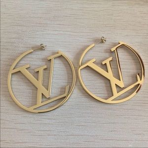 Gold hoop fashion earrings